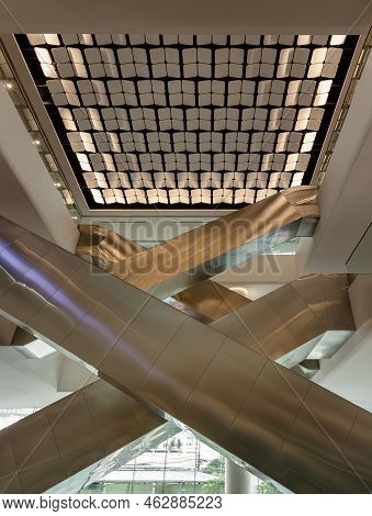 Bangkok, Thailand - Sep 30, 2022 : Interior Side View Of Complexity Multiple Modern Escalators (cris