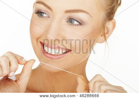 kobieta trzyma dentystycznej w jej ręce