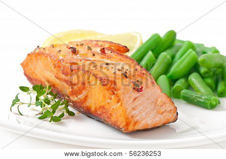 Grilled salmon and green beans