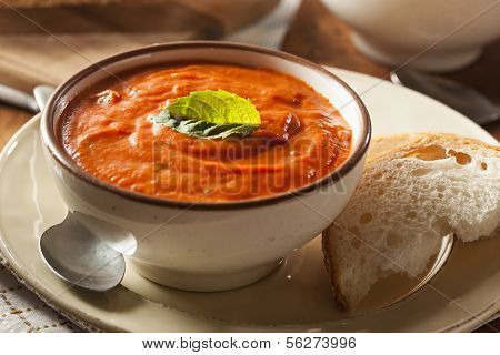 Creamy Tomato Basil Bisque Soup