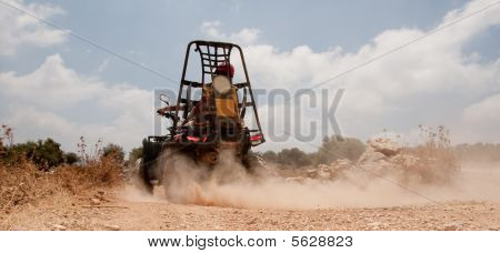 在高速度 Quadbike