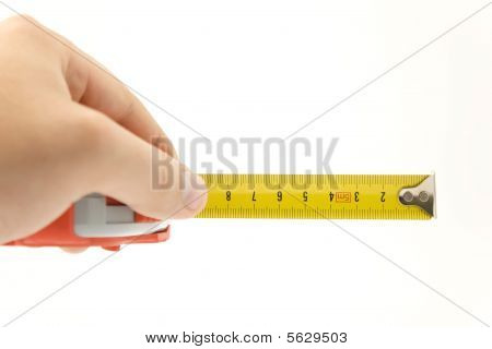 Metallo righello In mano sul Backgroung bianco.