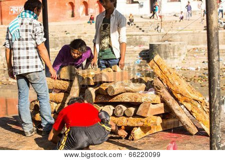 KATHMANDU, NEPAL - DEC 3, 2013: Unidentified local people during the cremation ceremony along the holy Bagmati River in Bhasmeshvar Ghat at Pashupatinath temple in Kathmandu.