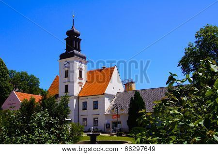 Lomnice church