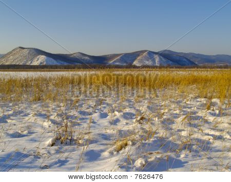 Sera d'inverno In un fiume Ussuri valle, Russia