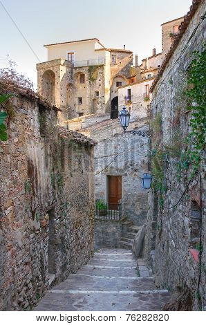 Alleyway. Oriolo. Calabria. Italy.