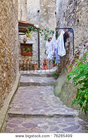 Alleyway. Oriolo. Calabria. Italy.