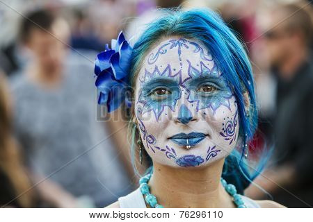 Pretty Woman In Dia De Los Muertos Makeup