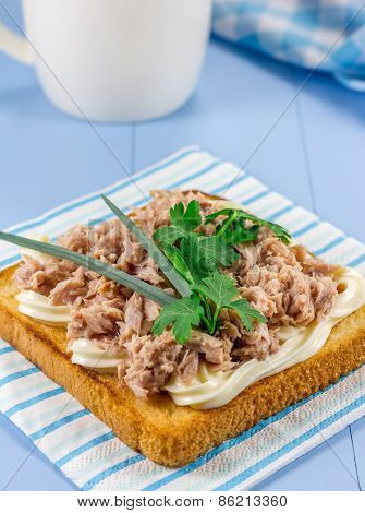 Breakfast Sandwich With Tuna Fish And Verdure