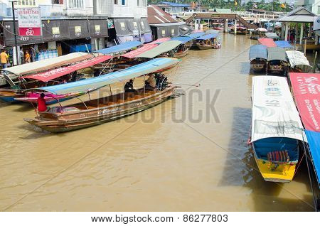 Amphawa Floating Market