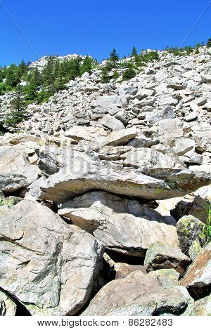 Stone River
