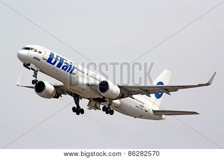 Utair Boeing 757-200