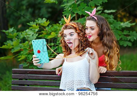 Best Friends. Photos In Park. Group Selfies.