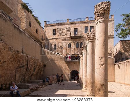 Jerusalem,israel - Juli 13, 2015: Cardo Maximus, Roman Pillars .the Remains Of An Ancient Roman Pill
