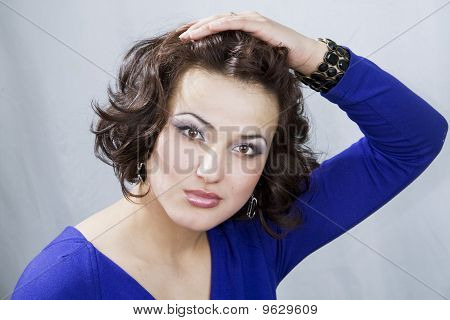 Vrouw kijken naar Camera