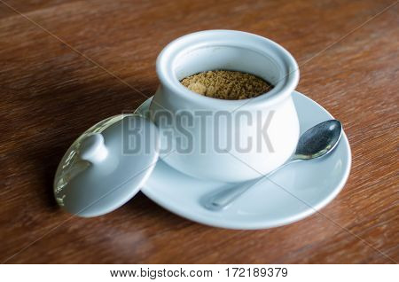 Raw brown or golden sugar. Sweet Taste. Favorite to use in bekery and desserts.