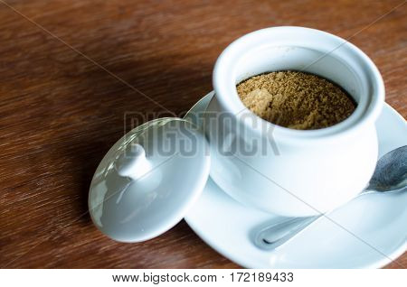 Raw brown or golden sugar. Sweet Taste. Favorite to use in bekery and desserts.