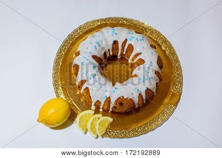 Lemon cake with lemon and lemon slice