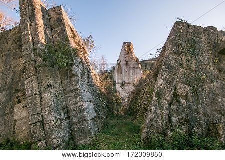The Ponte d'Augusto is a Roman arch bridge in the Italian city Narni in Umbria, built to carry the Flaminian Way over the river Nera