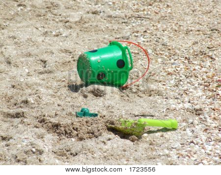 Oyuncak kepçe ve kürek, Beach1 terk