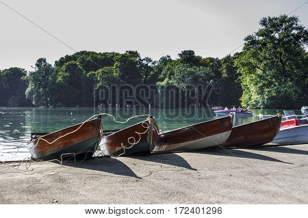 The Englischer Garten (English Garden) is a large public park in the centre of Munich and boats are available for rental
