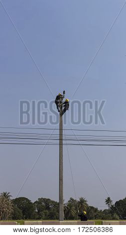 men install electric line in high ground