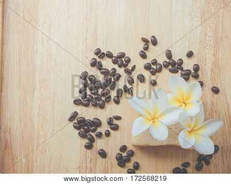 coffee bean and coffee mug on wood background