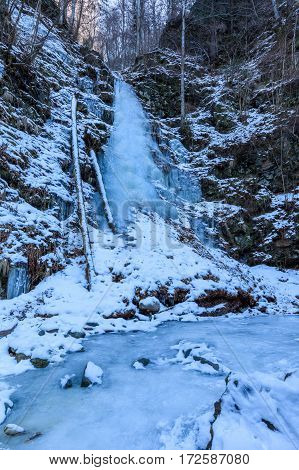 Valea lui Stan Gorge in winter Romania