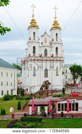 VITEBSK BELARUS - JULY 13 2016: View of Voskresenskaya (Rynkovaya) Church monument to Lithuanian Grand Duke Olgerd cafe 