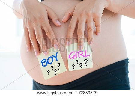 Boy or girl questions dilemma on pregnancy belly