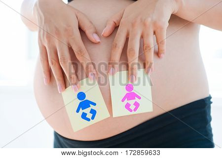 Boy or girl questions dilemma on pregnancy belly