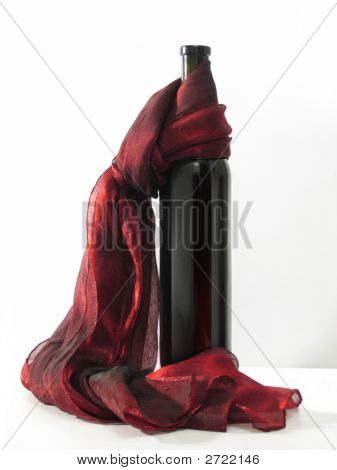 Bouteille et foulard rouge