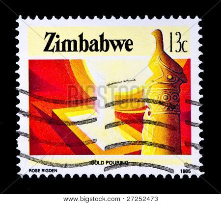 ZIMBABWE - CIRCA 1985: Un sello impreso en Zimbabwe muestra imagen de oro que se vierte, serie, alrededor de 1