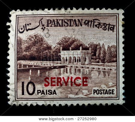 PAKISTAN - około 1950 roku: Znaczek wydrukowany w Pakistanie pokazuje ogrodach Shalimar - Lahore, około 1950 roku