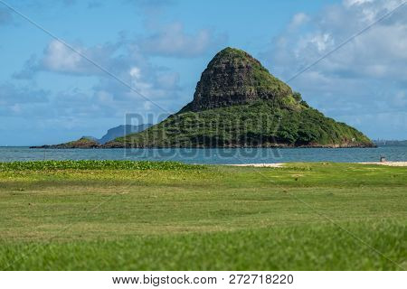 The island of Mokolii, also known as Chinamanâs Hat, Oahu, Hawaii
