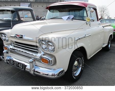 Bordeaux , Aquitaine / France - 06 10 2020 : Chevrolet Apache 31 And 32 Old Fleetside Pickup Truck W