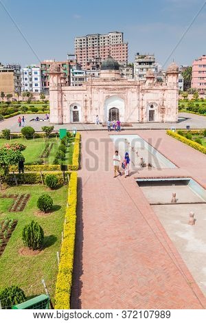 Dhaka, Bangladesh - November 22, 2016: Mausoleum Of Pari Bibi And Surrounding Garden Of Lalbagh Fort