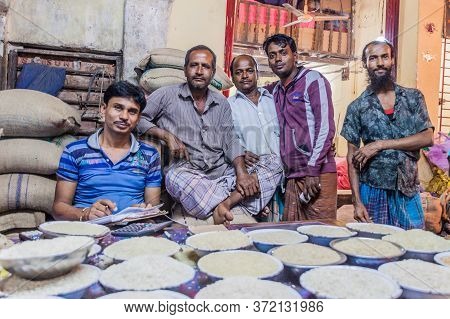 Khulna, Bangladesh - November 12, 2016: Local Sellers At A Market In Khulna, Bangladesh