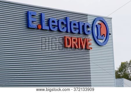 Bordeaux , Aquitaine / France - 11 07 2019 : E.leclerc Drive Sign Logo On Building Facade Shop Retai