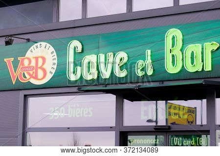 Bordeaux , Aquitaine / France - 01 15 2020 : V&b V And B Bar And Cellar Sell Wine Vine Beer Shop Alc