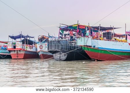 Pasur, Bangladesh - November 13, 2016: Boats At The Beach At Dublar Char Dubla Island From Pasur Riv