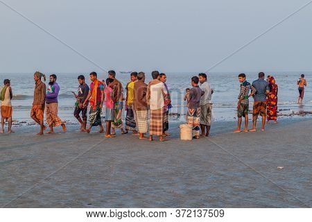 Dublar Char, Bangladesh - November 14, 2016: People On A Beach During Rash Mela Festival At Dublar C