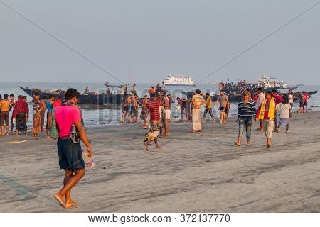 Dublar Char, Bangladesh - November 14, 2016: People On A Beach During Rash Mela Festival At Dublar C