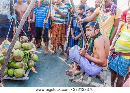 Dublar Char, Bangladesh - November 14, 2016: Hindu Devotee On Scales During Rash Mela Festival At Du
