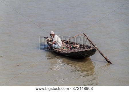 Katcha River, Bangladesh - November 19, 2016: Fisherman On A Small Boat On Katcha Kacha River, Bangl