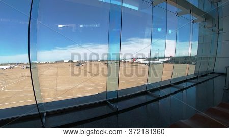 At The Gate Og An Airport - Kooking Over The Runway - Las Vegas-nevada - October 11, 2017