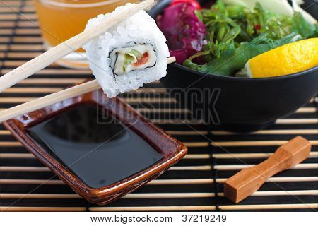 Suşi ve salata