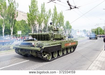 Donetsk, Donetsk Peoples Republic, Ukraine, May 9, 2018. A Column Of Soviet Armored Tanks With Soldi
