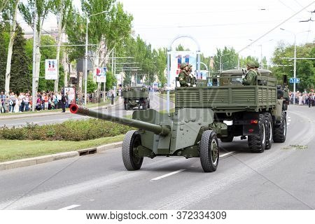Donetsk, Donetsk Peoples Republic, Ukraine, May 9, 2018. A Convoy Of Military Vehicles With Artiller