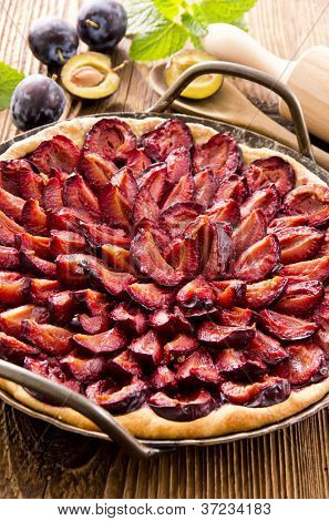 tarte aux prunes dans la casserole